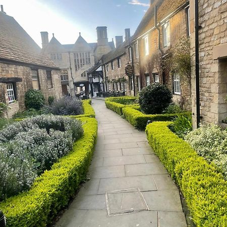 The Talbot Hotel, Oundle , Near Peterborough ภายนอก รูปภาพ