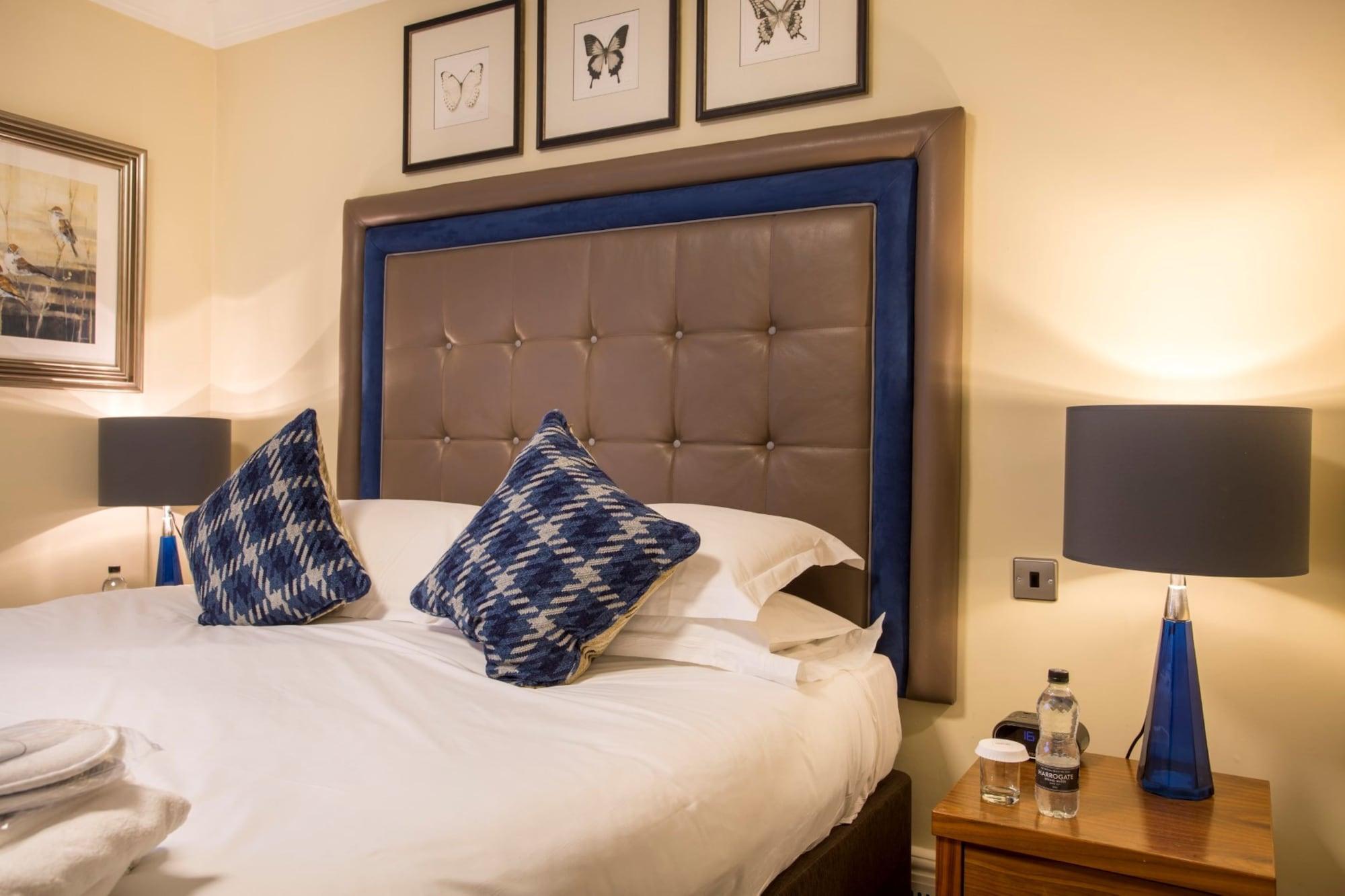 The Talbot Hotel, Oundle , Near Peterborough ภายนอก รูปภาพ