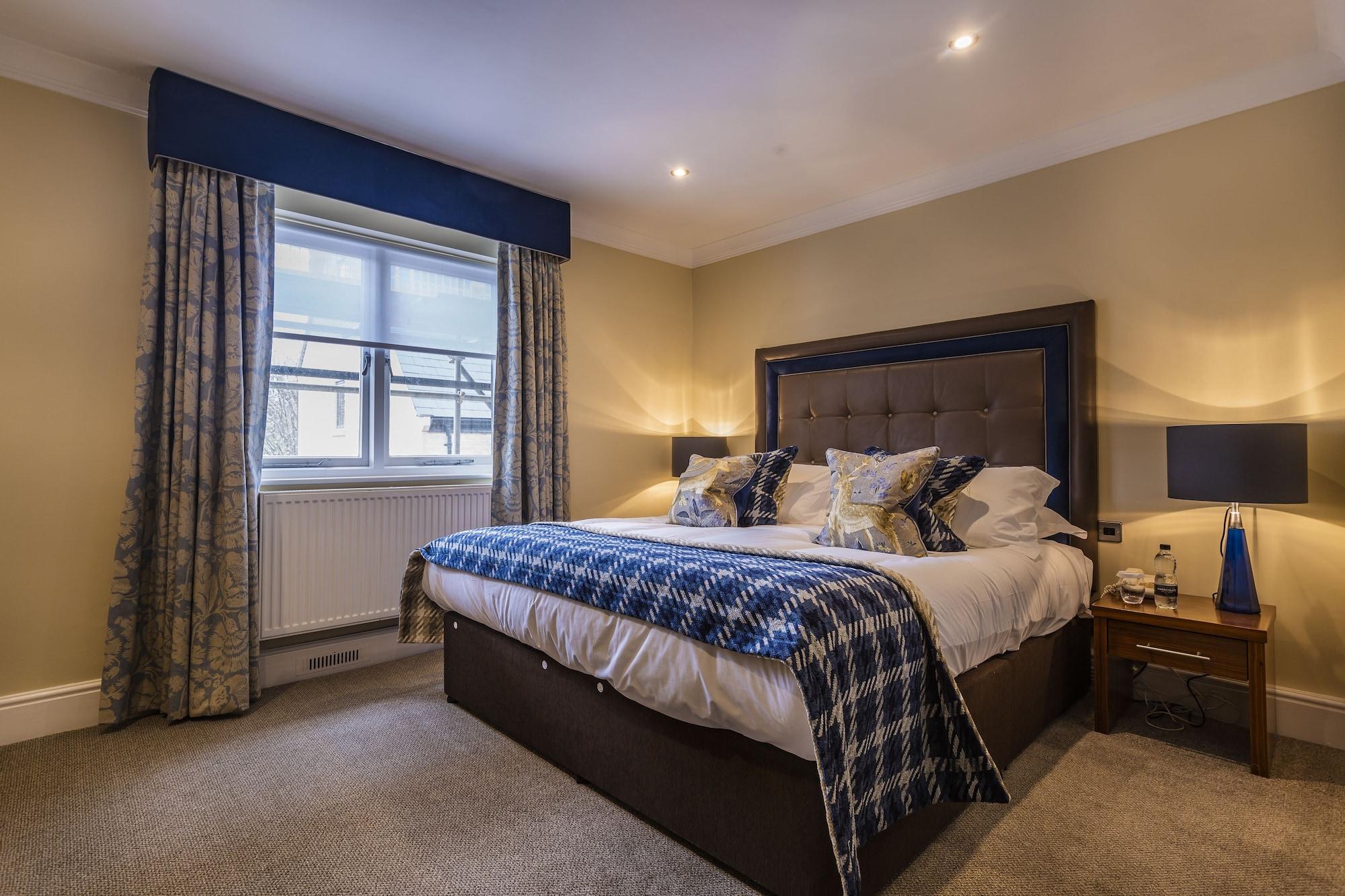 The Talbot Hotel, Oundle , Near Peterborough ภายนอก รูปภาพ