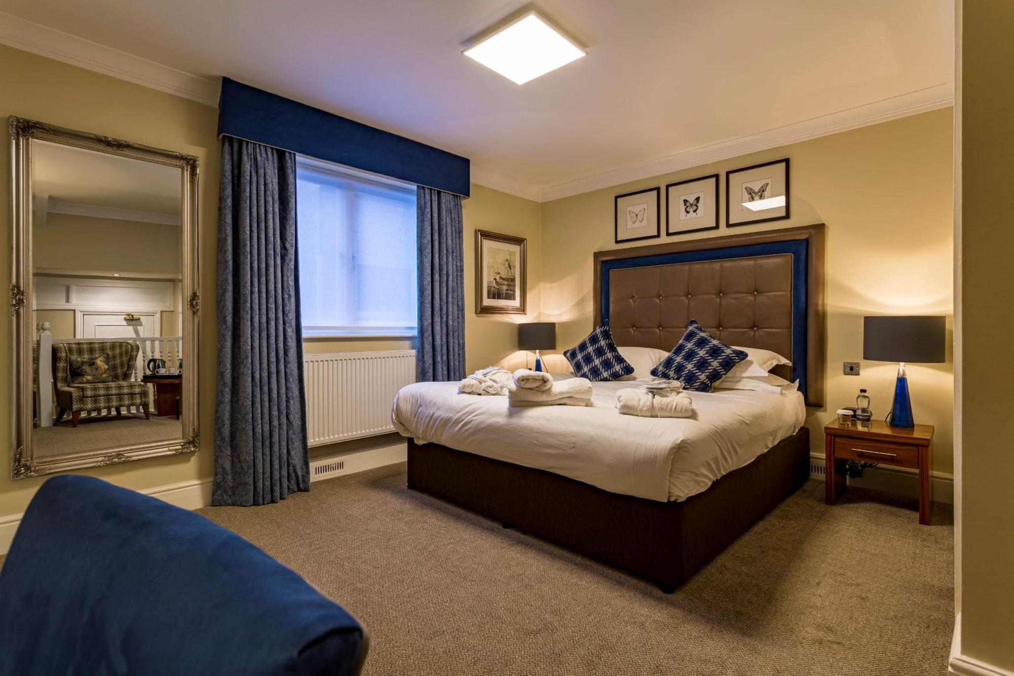 The Talbot Hotel, Oundle , Near Peterborough ภายนอก รูปภาพ