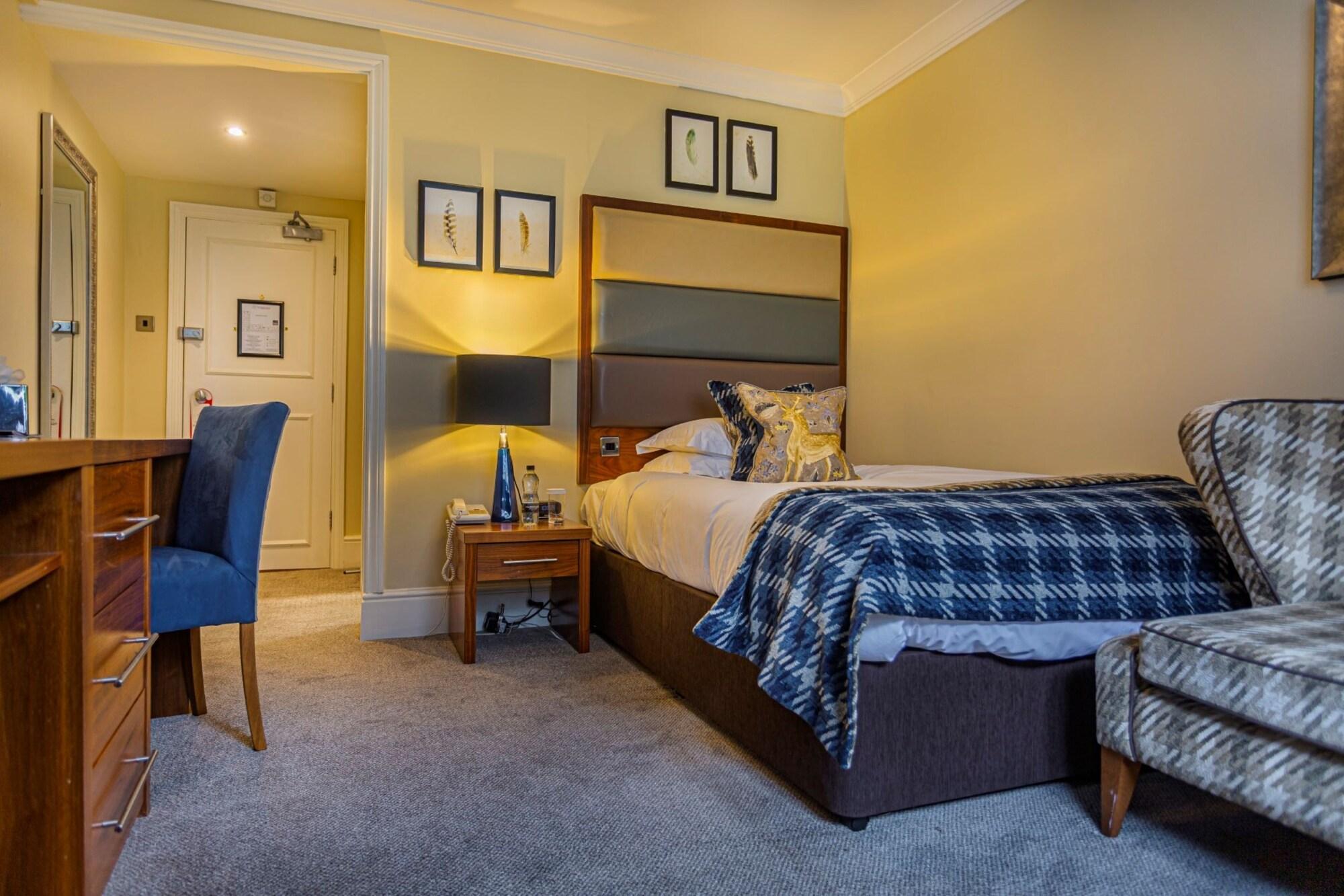 The Talbot Hotel, Oundle , Near Peterborough ภายนอก รูปภาพ