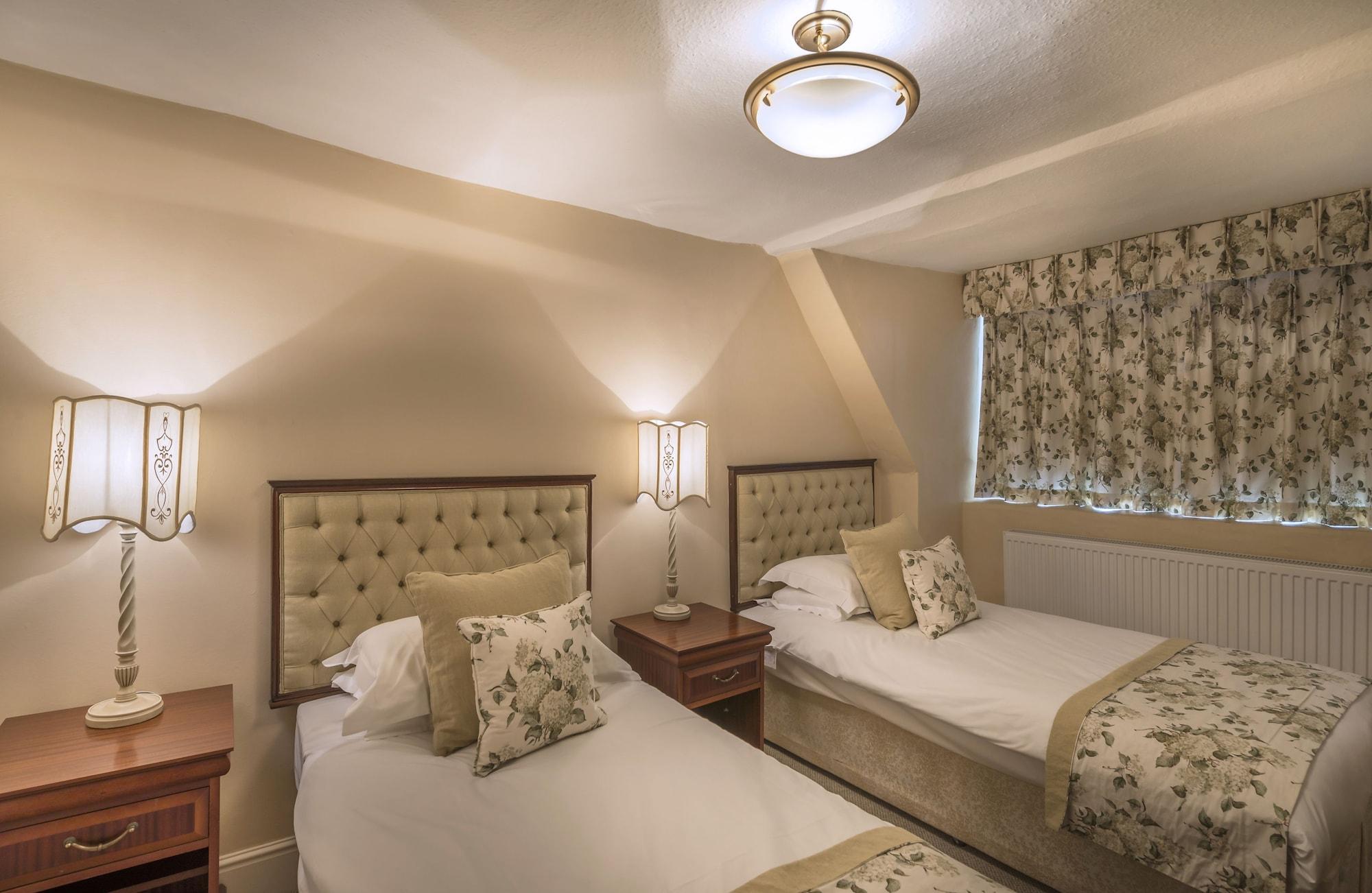The Talbot Hotel, Oundle , Near Peterborough ภายนอก รูปภาพ