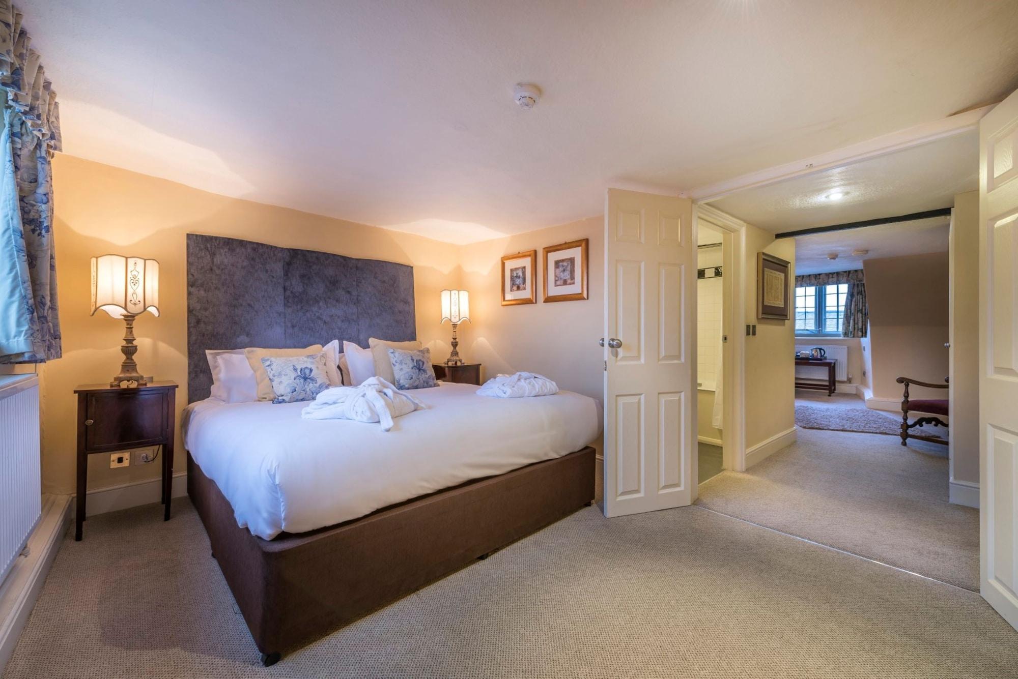 The Talbot Hotel, Oundle , Near Peterborough ภายนอก รูปภาพ