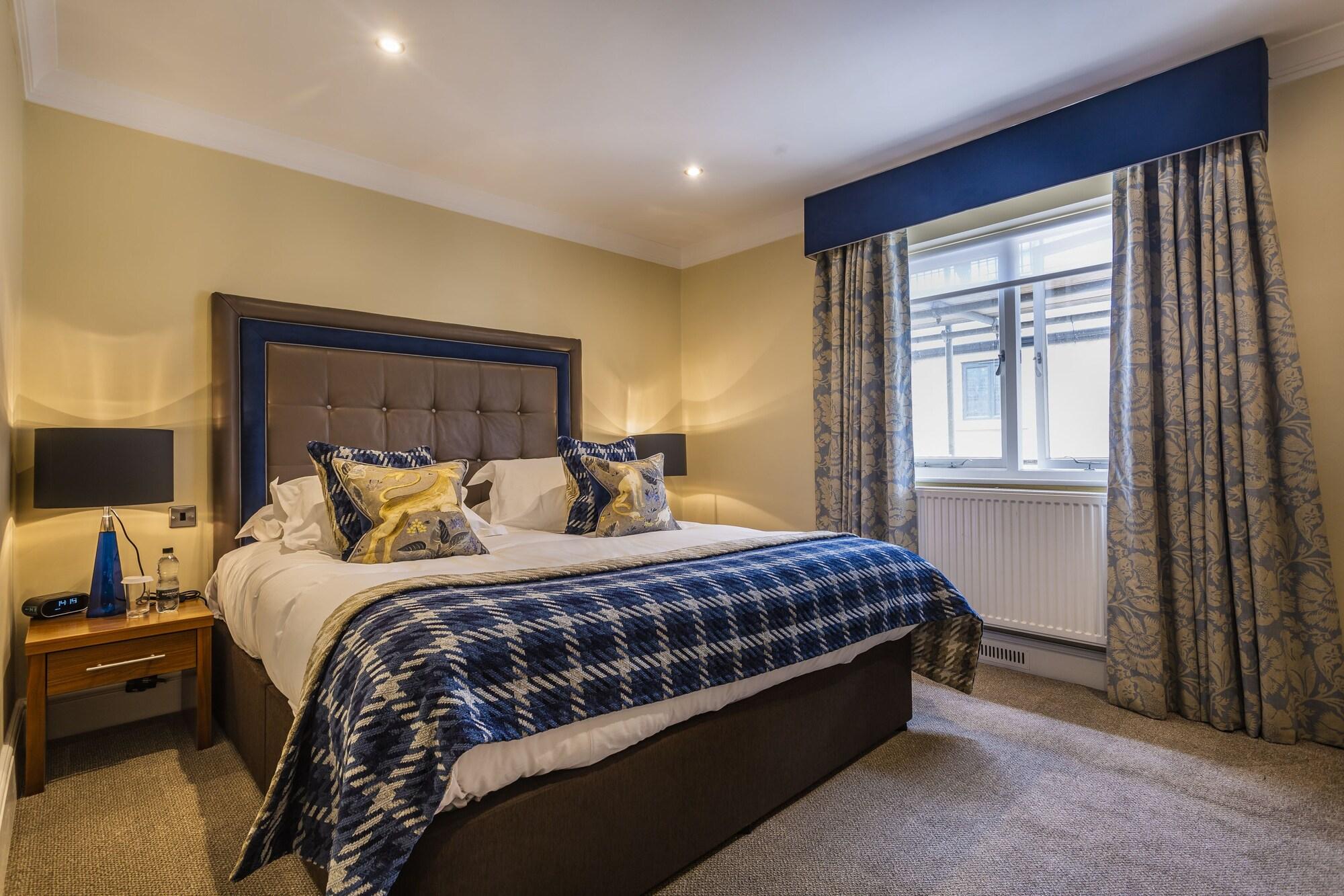 The Talbot Hotel, Oundle , Near Peterborough ภายนอก รูปภาพ