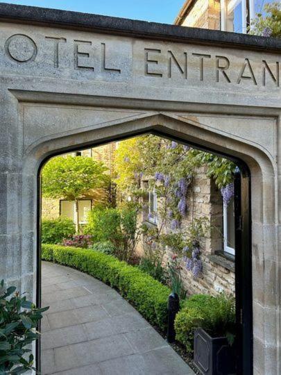 The Talbot Hotel, Oundle , Near Peterborough ภายนอก รูปภาพ