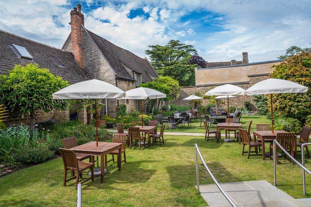 The Talbot Hotel, Oundle , Near Peterborough ภายนอก รูปภาพ