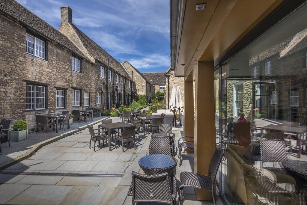 The Talbot Hotel, Oundle , Near Peterborough ภายนอก รูปภาพ