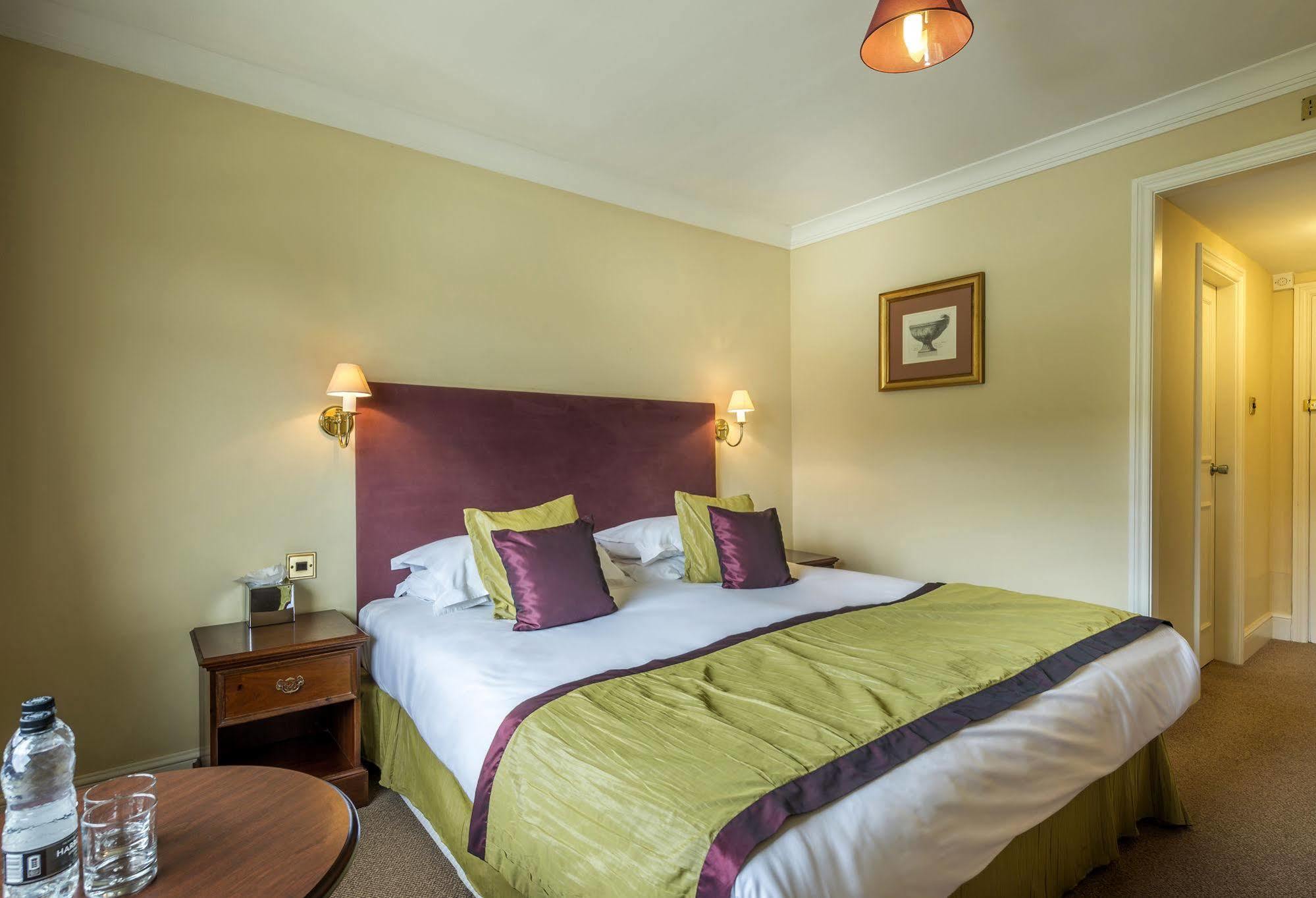 The Talbot Hotel, Oundle , Near Peterborough ภายนอก รูปภาพ