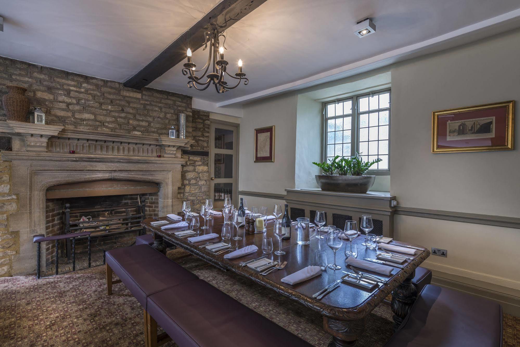 The Talbot Hotel, Oundle , Near Peterborough ภายนอก รูปภาพ